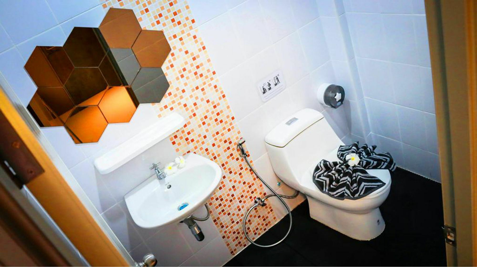 Hotel Dent Station Resident Phuket Esterno foto